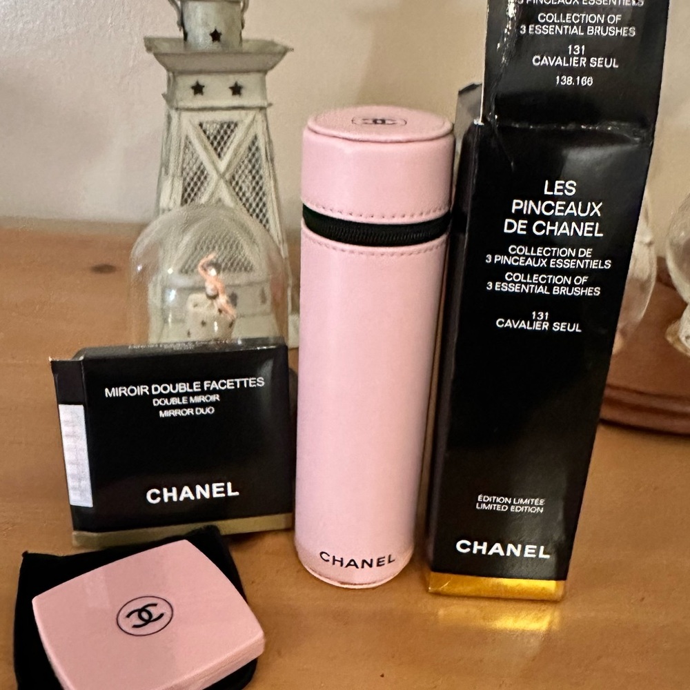CHANEL Beauty Pink Brush Collection with Mirror